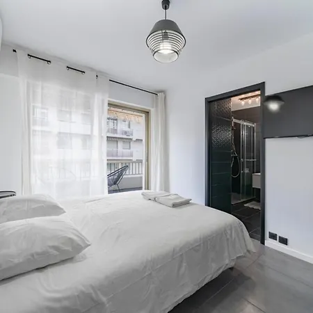 Cozystay - Brand New 3 Bedrooms 2min Walk To Carlton *