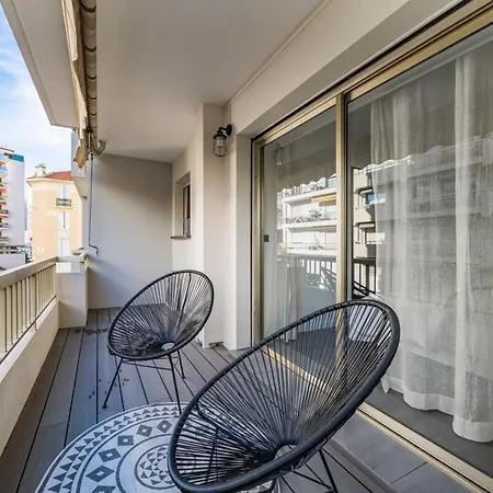 Cozystay - Brand New 3 Bedrooms 2min Walk To Carlton كان