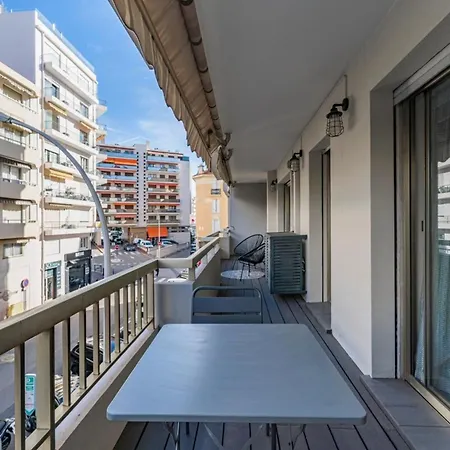 Cozystay - Brand New 3 Bedrooms 2min Walk To Carlton