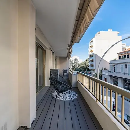 Cozystay - Brand New 3 Bedrooms 2min Walk To Carlton Apartment