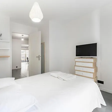 Cozystay - Brand New 3 Bedrooms 2min Walk To Carlton شقة *