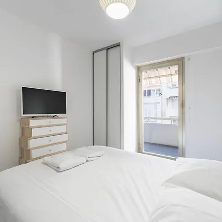 Cozystay - Brand New 3 Bedrooms 2min Walk To Carlton كان
