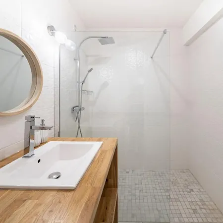 Cozystay - Brand New 3 Bedrooms 2min Walk To Carlton