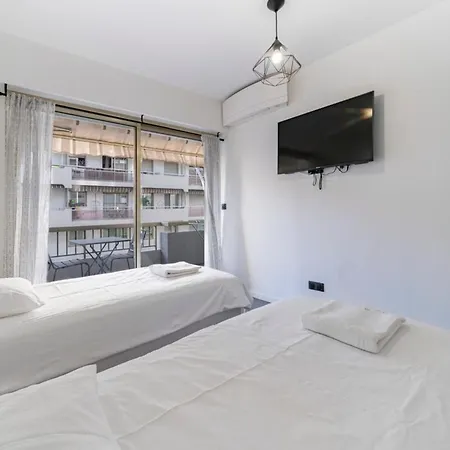 Cozystay - Brand New 3 Bedrooms 2min Walk To Carlton *