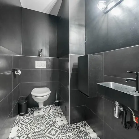 Cozystay - Brand New 3 Bedrooms 2min Walk To Carlton شقة