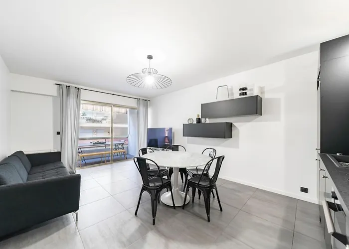 Cozystay - Brand New 3 Bedrooms 2min Walk To Carlton *