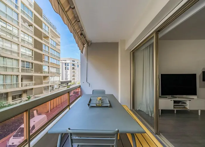 Cozystay - Brand New 3 Bedrooms 2min Walk To Carlton *